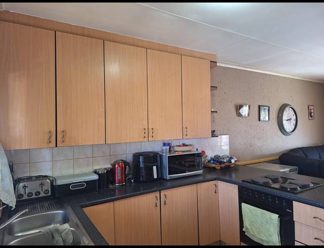 2 BEDROOM TOWNHOUSE FOR SALE IN DALPARK EXT 1